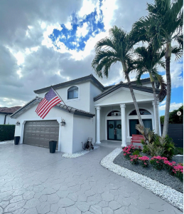 Photo from the exterior of the house and drag way.